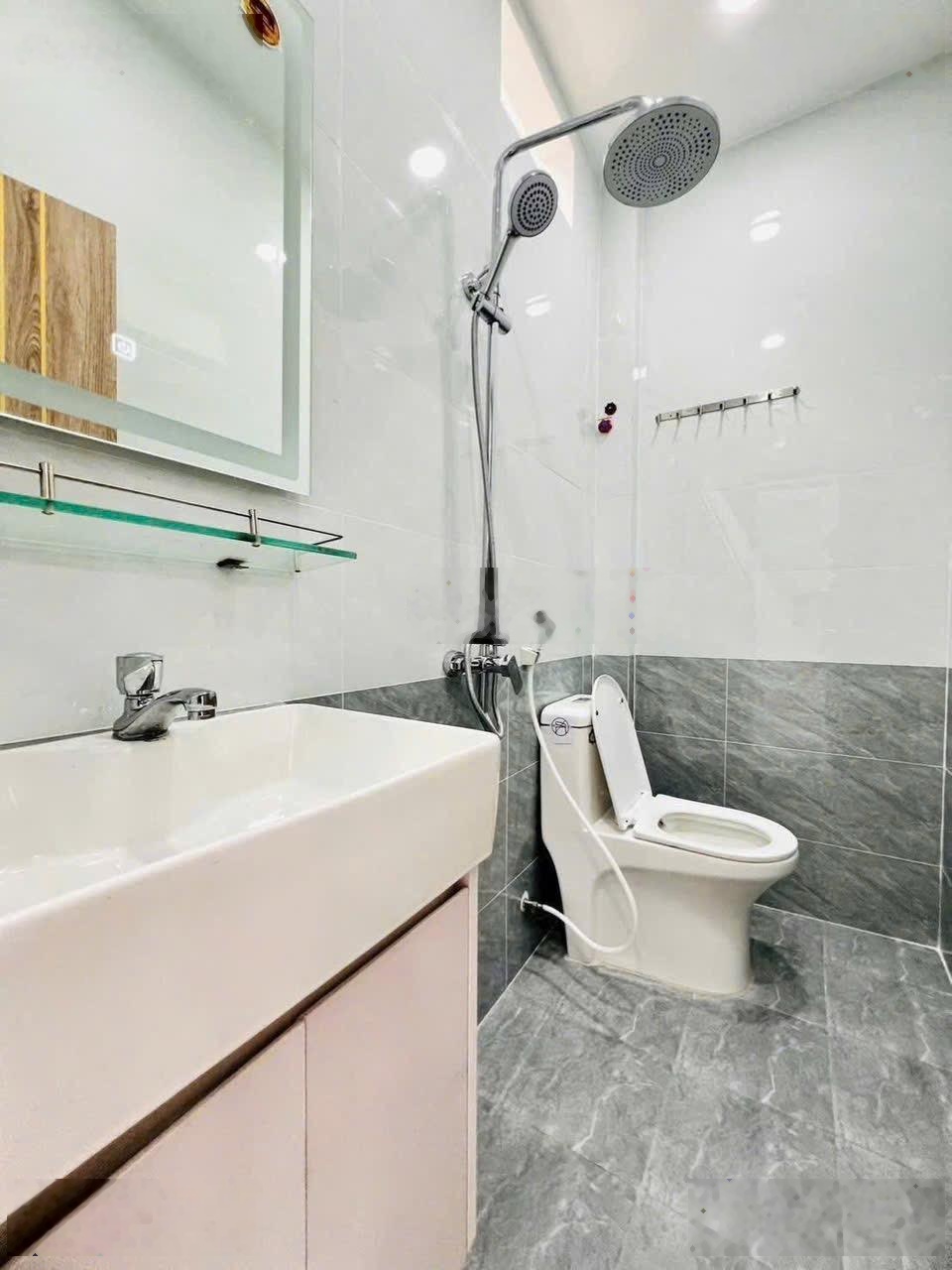 Cô Liên bán gấp nhà Bùi Thị Xuân, Tân Bình. DT: 50.4m2 / 3 Tỷ 620, sẵn HĐ thuê 13 tr. LH ngay!