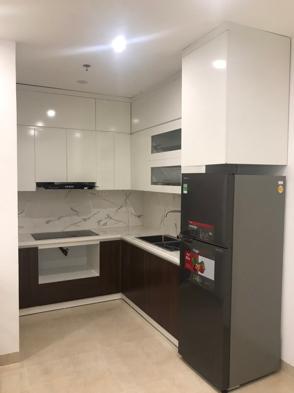 Bán căn hộ chung cư tại số 110 Cầu Giấy, tầng trung, sẵn nội thất, sổ lâu dài, có slot ô tô