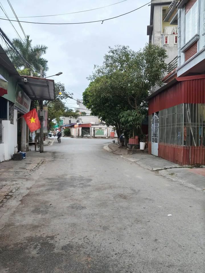 Bán nhà 2 tầng mặt đường chợ trung tâm Trà Khê, Dương Kinh cũ