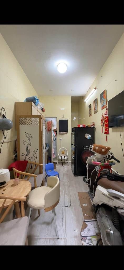 Nhà 3 tầng, 2 ngủ, 14m2, nhỉnh 2 tỷ, Trần Khát Chân, Hà Nội