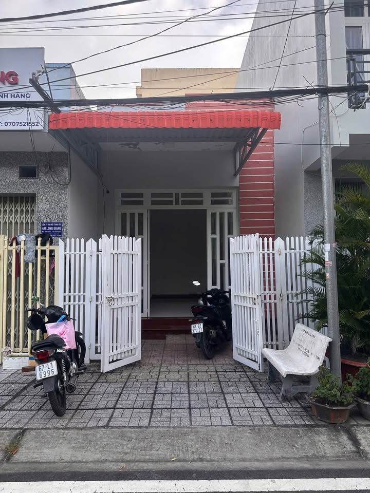 Bán nhà cấp 4 gần trung tâm Long Xuyên