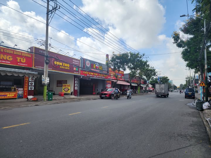 Bán lô đất mặt tiền Nguyễn Thị Minh Khai, Dĩ An, giá 35 tỷ