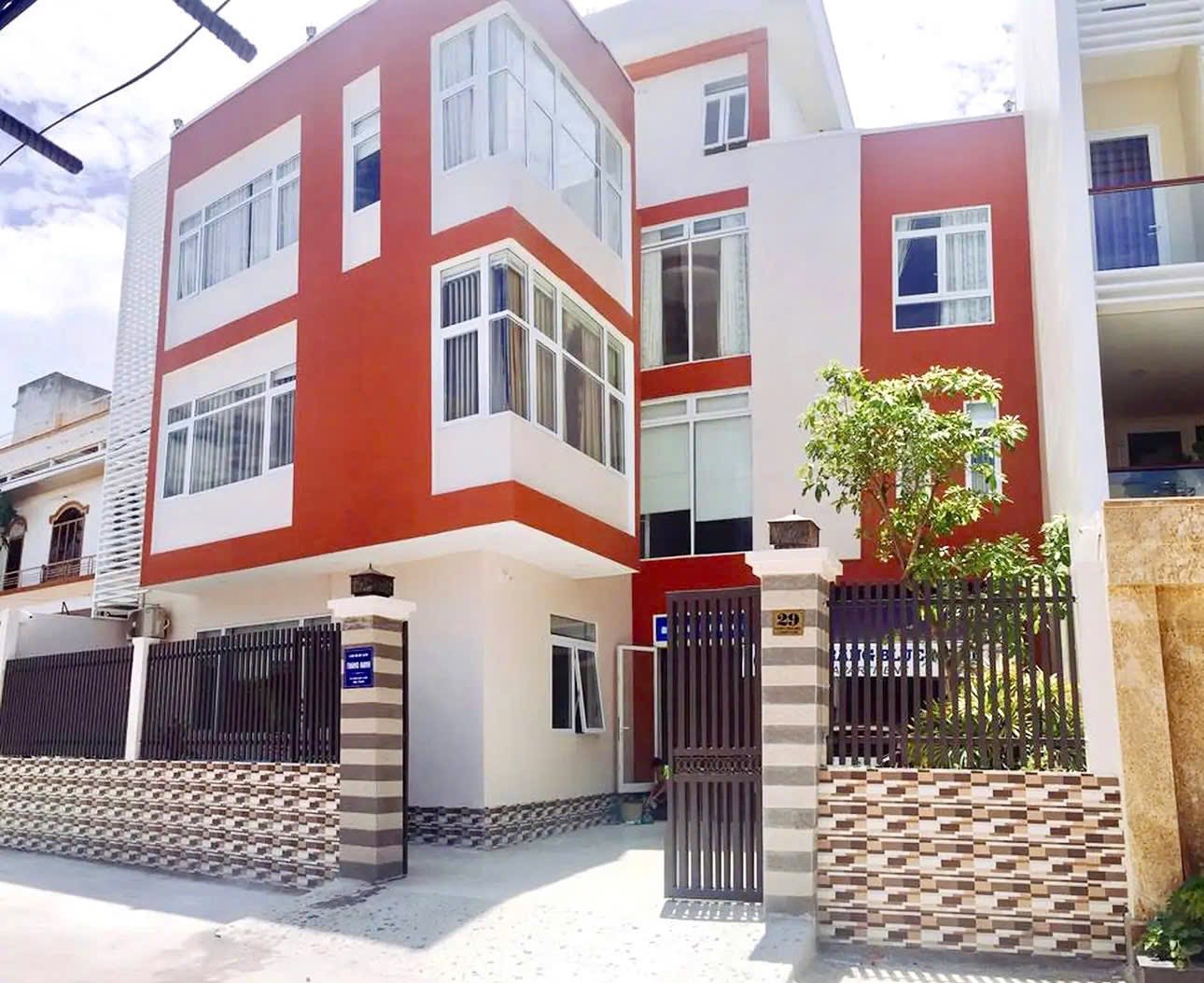 Bán gấp tòa căn hộ 4 tầng, mặt tiền biển Nha Trang, ngang 15,5m, thu nhập 45 triệu/tháng, giá sốc 27 tỷ