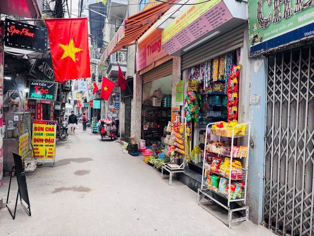 Chính chủ cần bán nhà Mỹ Đình, 40m2, 6 phòng ngủ, gần phố, giá hợp lý