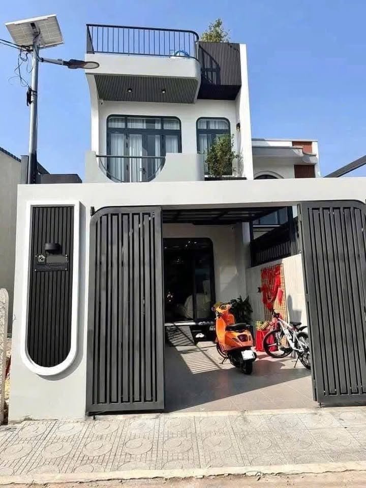 Nhà Đinh Đức Thiện 3 phòng ngủ, sổ hồng riêng, gần chợ Bình Chánh