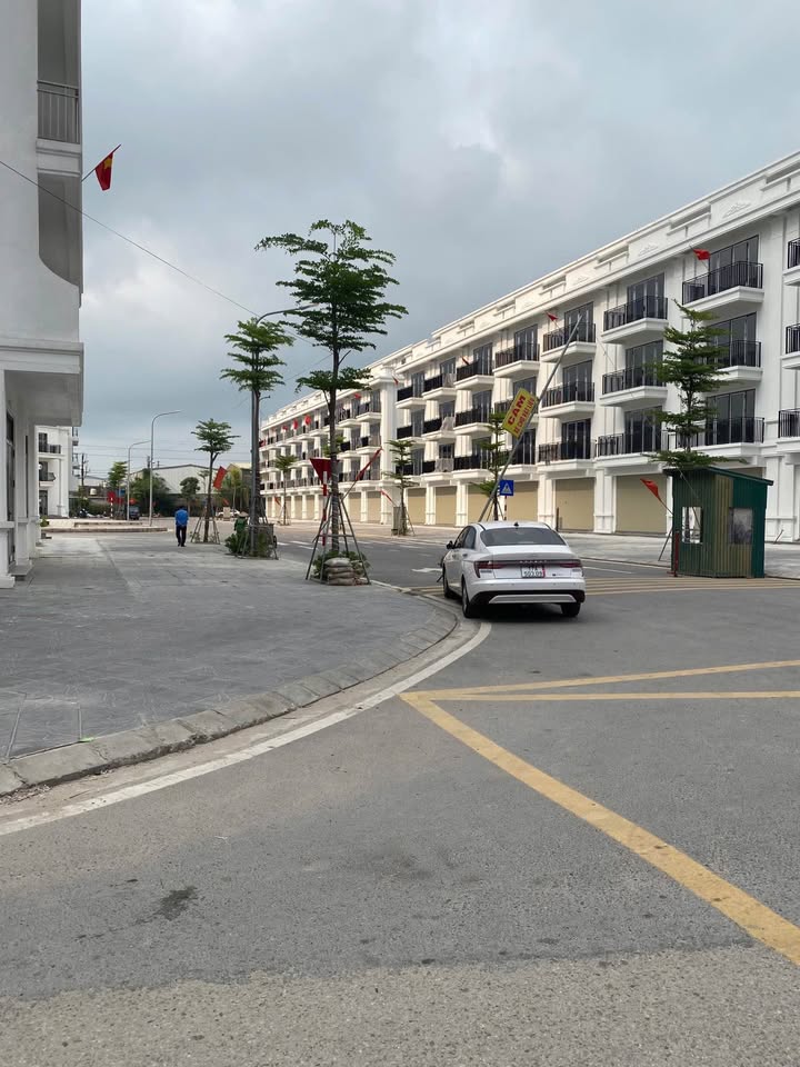 Bán nhà 5 tầng xây mới tại khu dân cư Bùi Sỹ Tiêm, diện tích 90m2, mặt tiền 6m, đường rộng 16m