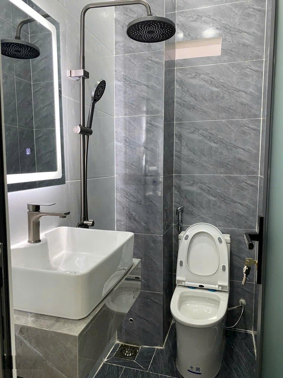 Căn 48.9m² Phạm Văn Hai, Tân Bình gần chợ. Giá bán 3 tỷ 900, xây 1 trệt 2 lầu, sổ sẵn hoàn công