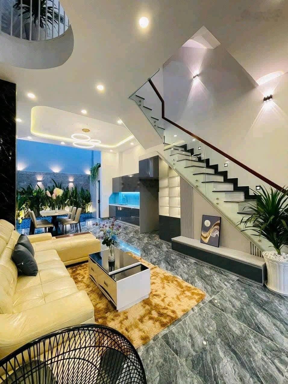 Bán nhà Lê Hồng Phong - Q. 5. 72m2 đường trước nhà rộng hơn 6m. Giá 3tỷ680 đang cho thuê 19 triệu