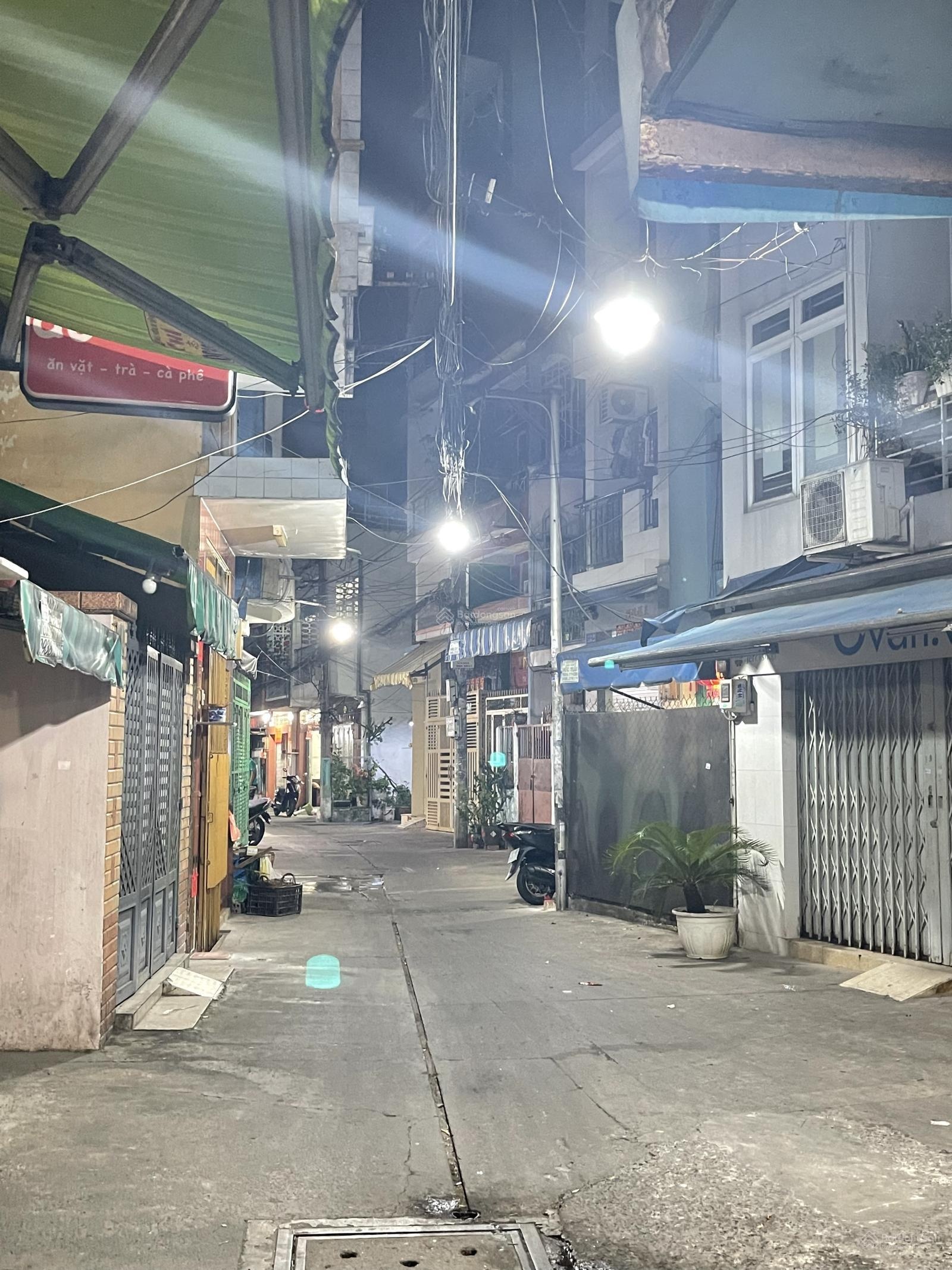 3 tầng 2 mặt hẻm 3/2 quận 11 ~54m2 Gần Chợ Thiếc giá tốt