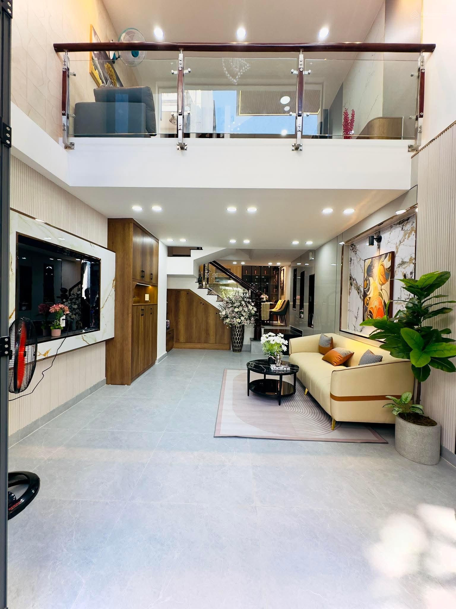 Ngộp! Bán gấp 2tỷ680 nhà Phan Xích Long, P1, Phú Nhuận-39m2, hẻm 5m, nhà ở trong trung tâm sầm uất