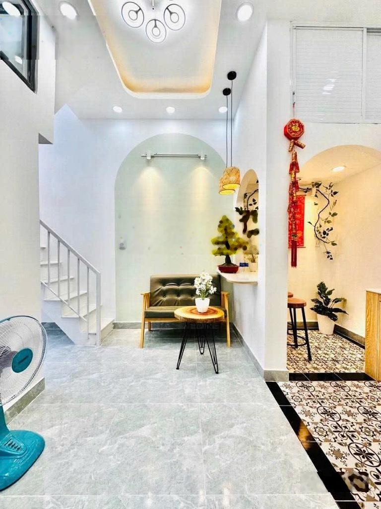 Nhà mới SHR, 3 tầng, lô góc 2PN giá 2,86 tỷ