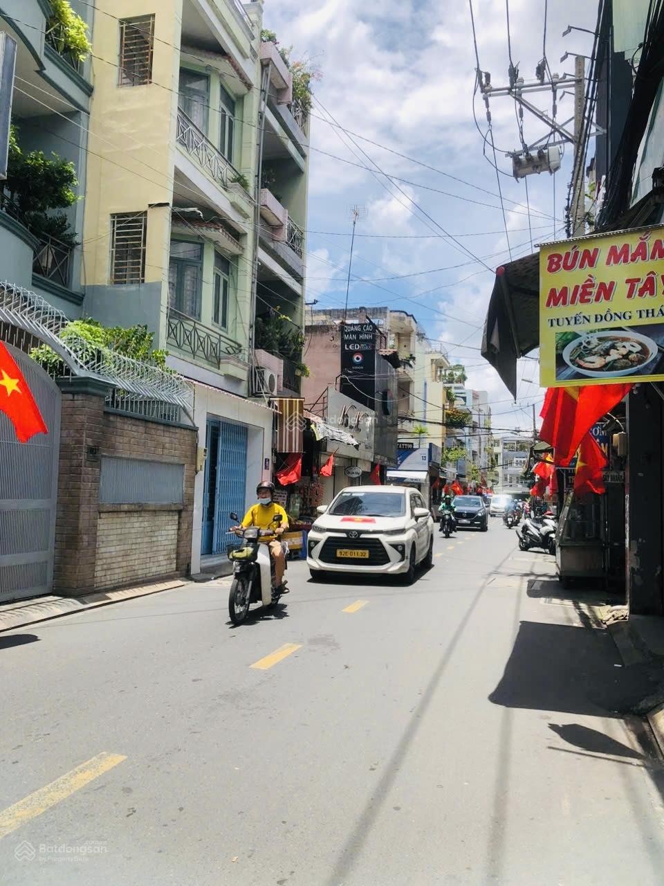 Chỉ hơn 3 tỷ, nhà tân bình 5tầng, 4 pn, cách mặt tiền lê bình chỉ 15m, hẻm thông,