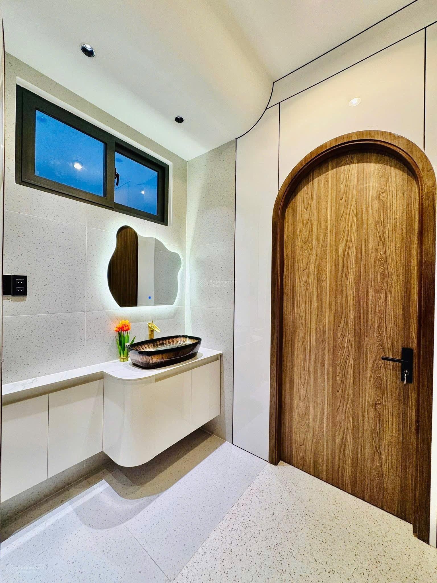 Hàng ngon đoàn văn bơ q4, 77,5m2 , đang cho thuê 22 triệu/tháng, giá 2 tỷ 890 tl hxh . shr