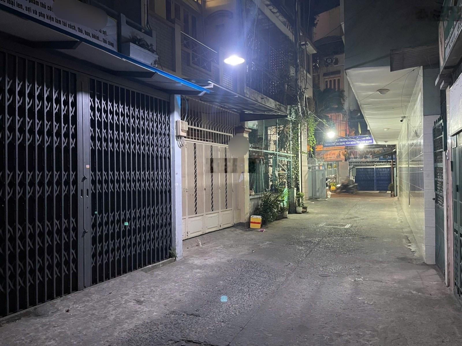 Hiếm gặp tân bình lạc long quân xe hơi vào nhà 47m2 nở hậu 7m sát mặt tiền chỉ 5.75 đồng