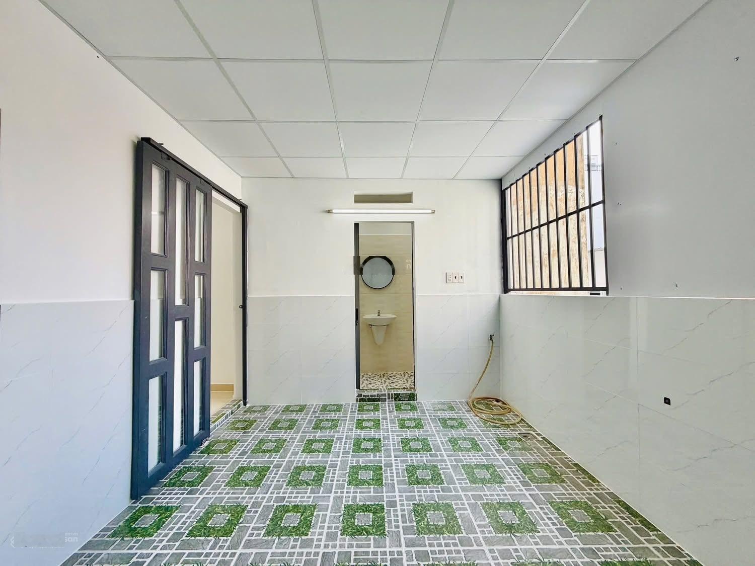 Chính chủ bán nhà ngay tại dương văn nga, giá chỉ 2 tỷ 220, hẻm ô tô, xung quanh gần nhiều tiện ích