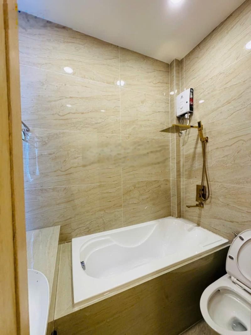 Nhà mới ở ngay đường Lạc Long Quân, gần mặt tiền, HXH tránh, 3PN, full nội thất, 5 tỷ 05