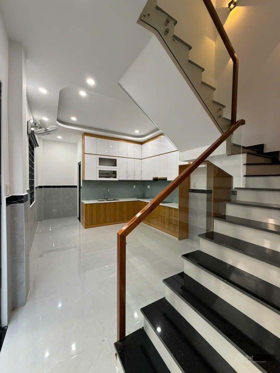 HXH 6m góc 2 mặt tiền thoáng - nhà đẹp full nội thất - 4m x 15m - nhỉn 5đ