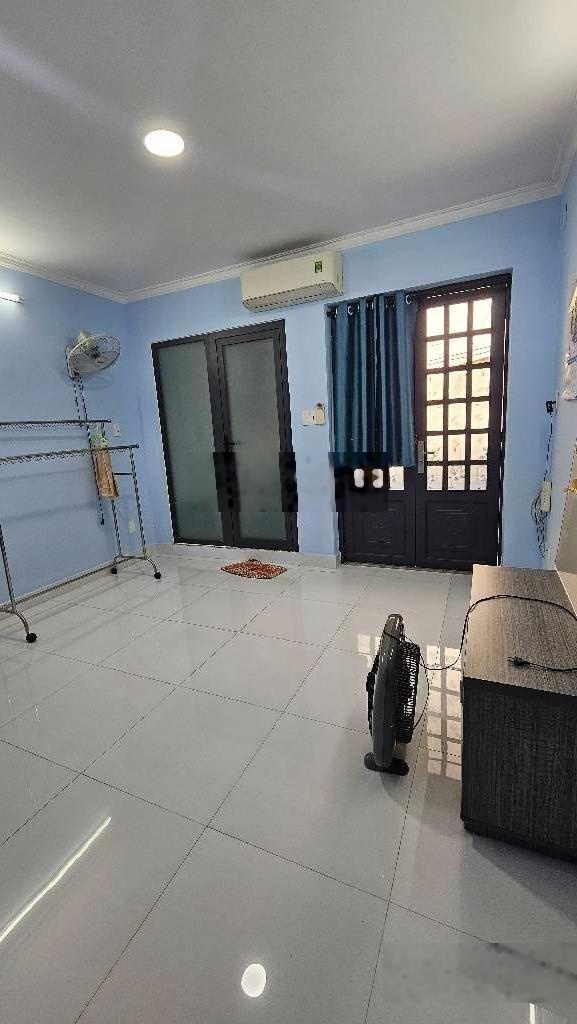 Nhà núi thành 3 tầng sổ vuông hơn 3 tỷ, gần etown