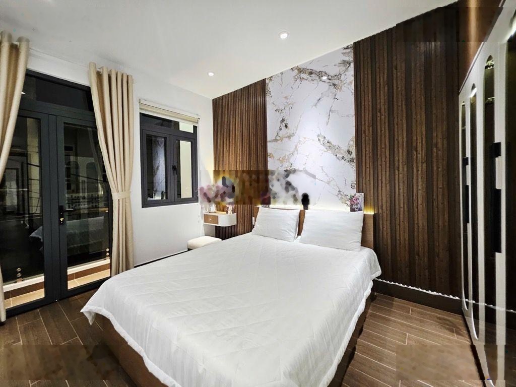 Nhà đẹp ở ngay- xe hơi đỗ cửa- huỳnh văn nghệ- tân bình- dt 45m2- 2 tầng -full nội thát- chỉ 5.x tỷ