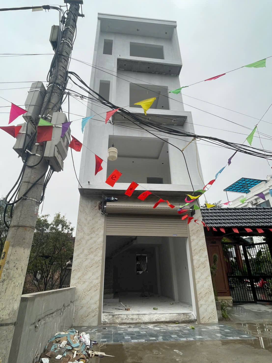 Cần bán gấp nhà Lại Yên, gần 50m2, xây đơn lập 4 tầng, vị trí đẹp, gần ngay Mỹ Đình