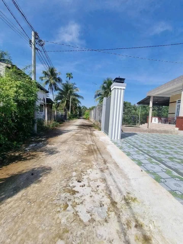 Bán biệt thự Phú Hưng, Bến Tre, gần công ty may Việt Hồng, giá 2.25 tỷ