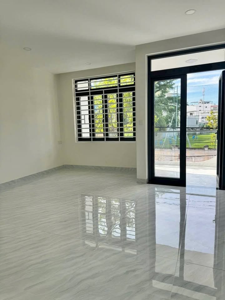 Bán nhà riêng thành phố Nha Trang, tỉnh Khánh Hòa, giá 11,8 tỷ