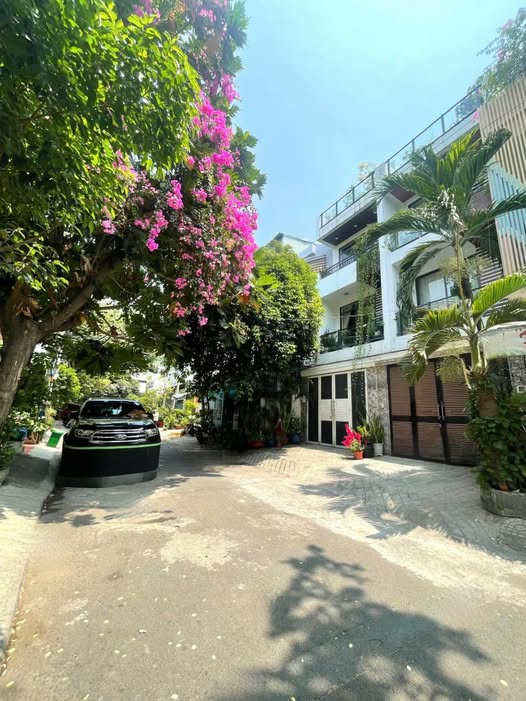 Bán nhà 4 tầng, đường 12m có lề, Hòa Bình, gần Đầm Sen, 80m2