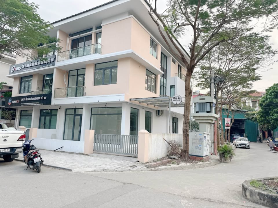 Bán biệt thự cao cấp, lô góc 3 mặt tiền, 4 tầng thang máy tại khu đô thị Dương Nội