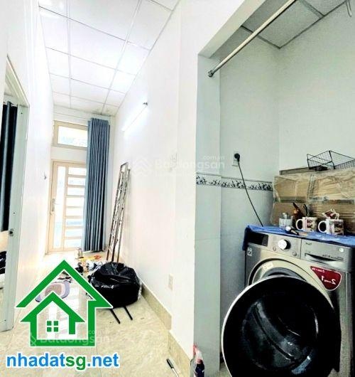 Chỉ 5,6 tỷ hxh nhựa cách 1 căn ra mt trần văn quang - 2pn 2wc