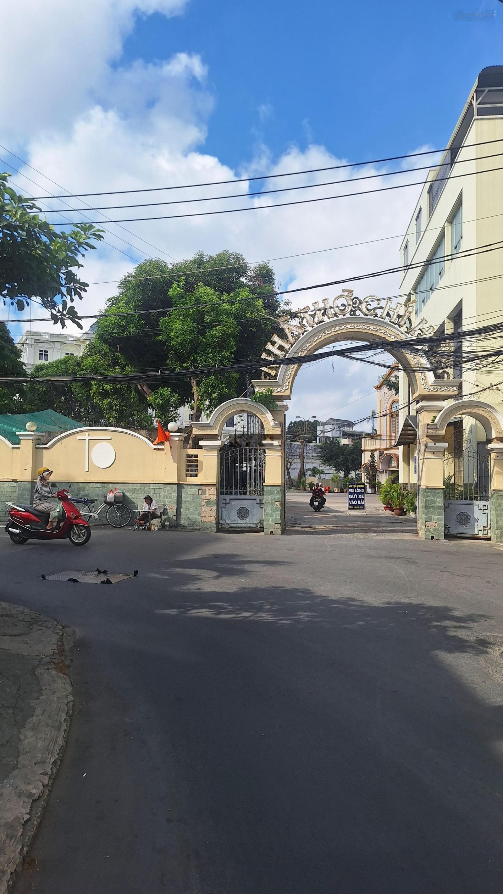 Nhà bán hẻm Bành văn Trân f7, Tân Bình. Nhà 2 tầng cũ - 4,4x8,85, gần nhà thờ Chí Hòa