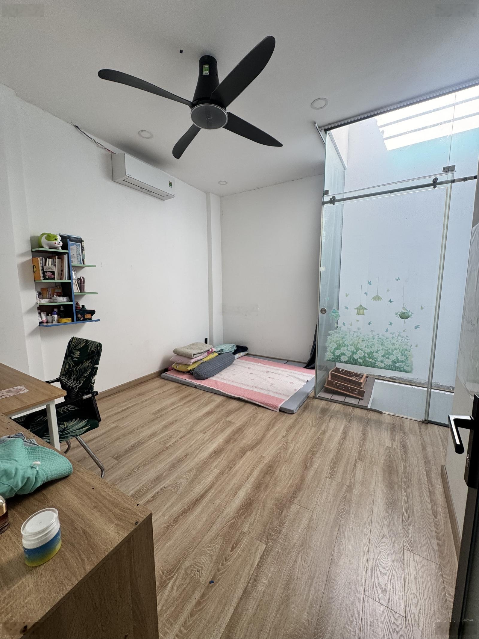 Bán nhà hẻm Lạc Long Quận ( nối dài) phường 1 , Quận 11 . Nay là phường Minh Phụng. DT: 45m. Nở hâu