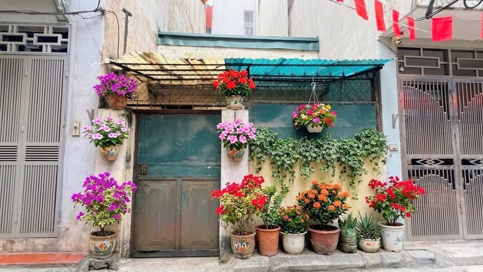 Bán nhà Thạch Bàn, Long Biên, 40m2, ô tô tránh trước cửa, giá hấp dẫn