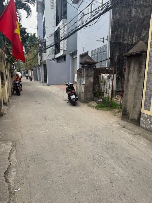 Bán đất Phúc Lợi, 81m2, mặt tiền 4m, ô tô đỗ cửa, ngõ thông, cách 1 nhà ra đường ô tô tránh, vị trí siêu đẹp
