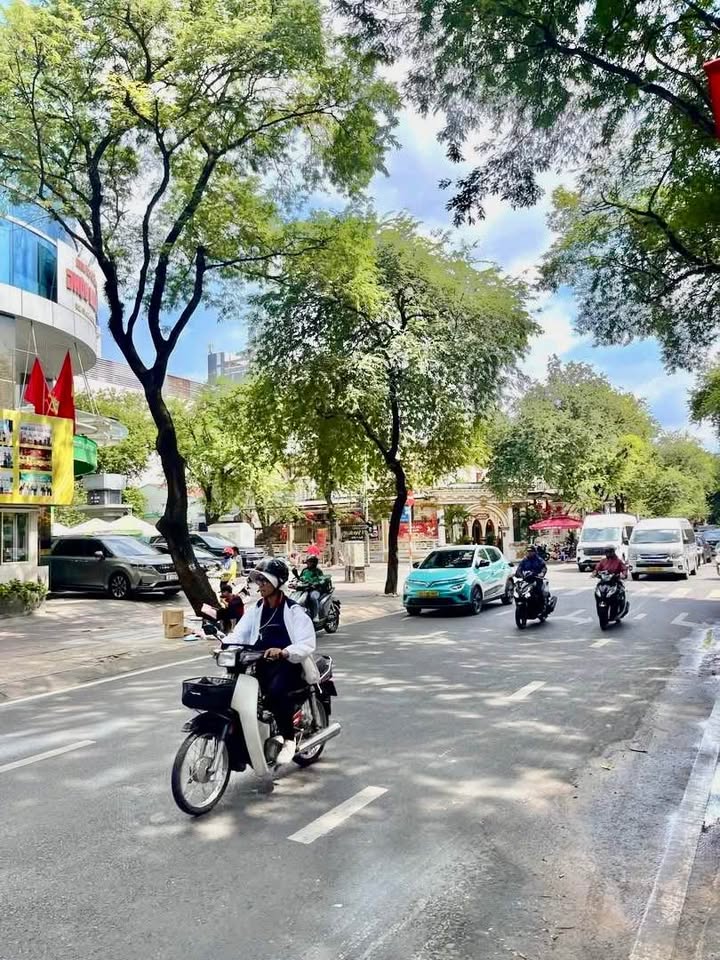 Bán nhà riêng Quận 3, thành phố Hồ Chí Minh, giá 350 triệu/tháng