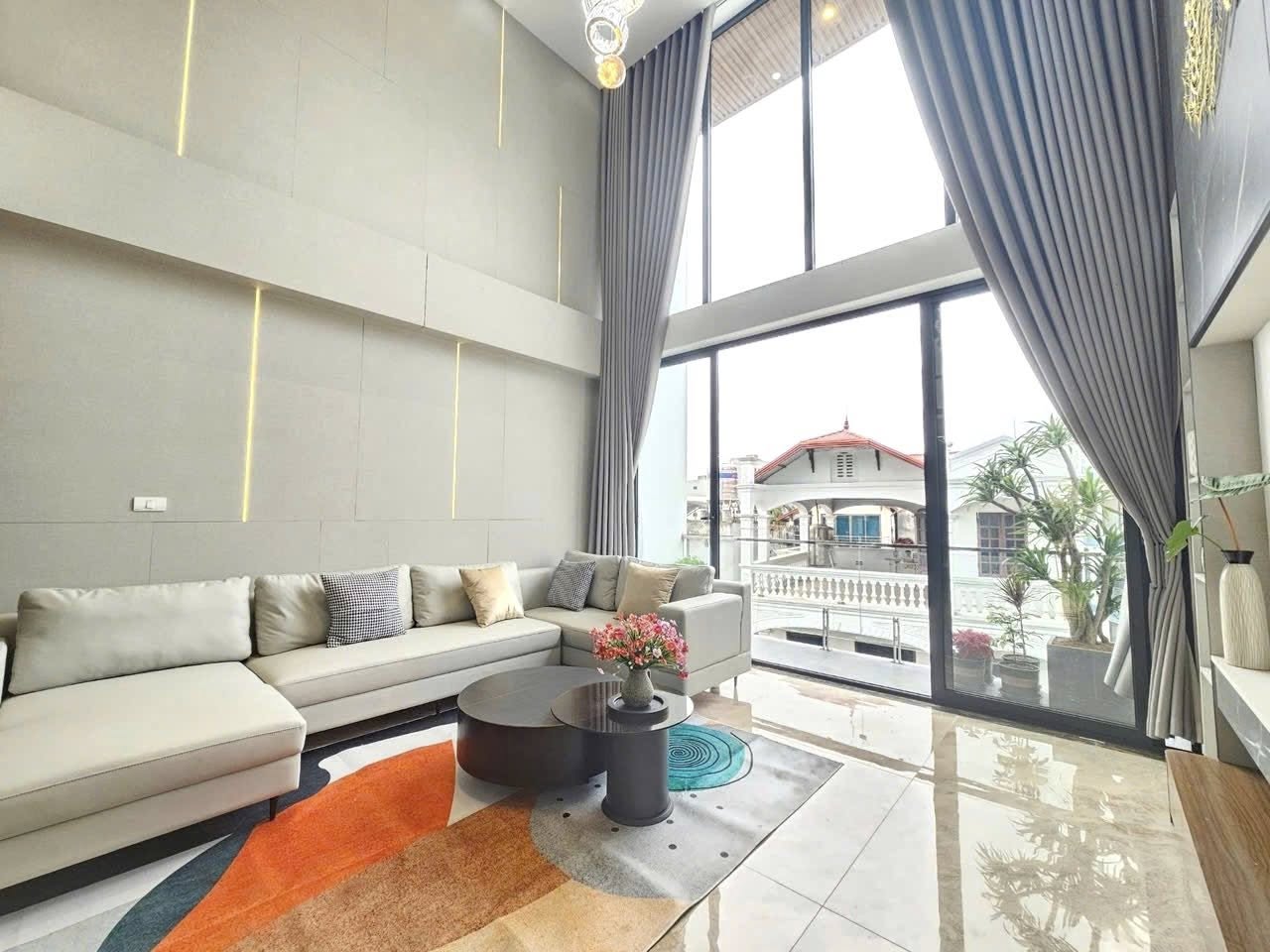 Bán nhà xây mới, gara ô tô, thang máy, 2 thoáng, trung tâm Đống Đa, 3 bước ra ga Cát Linh