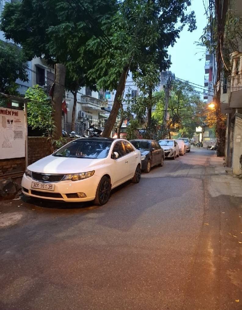 Bán đất Lạc Long Quân, mặt tiền rộng, 98m2, ngõ thông 2 đầu, cách ô tô 15m