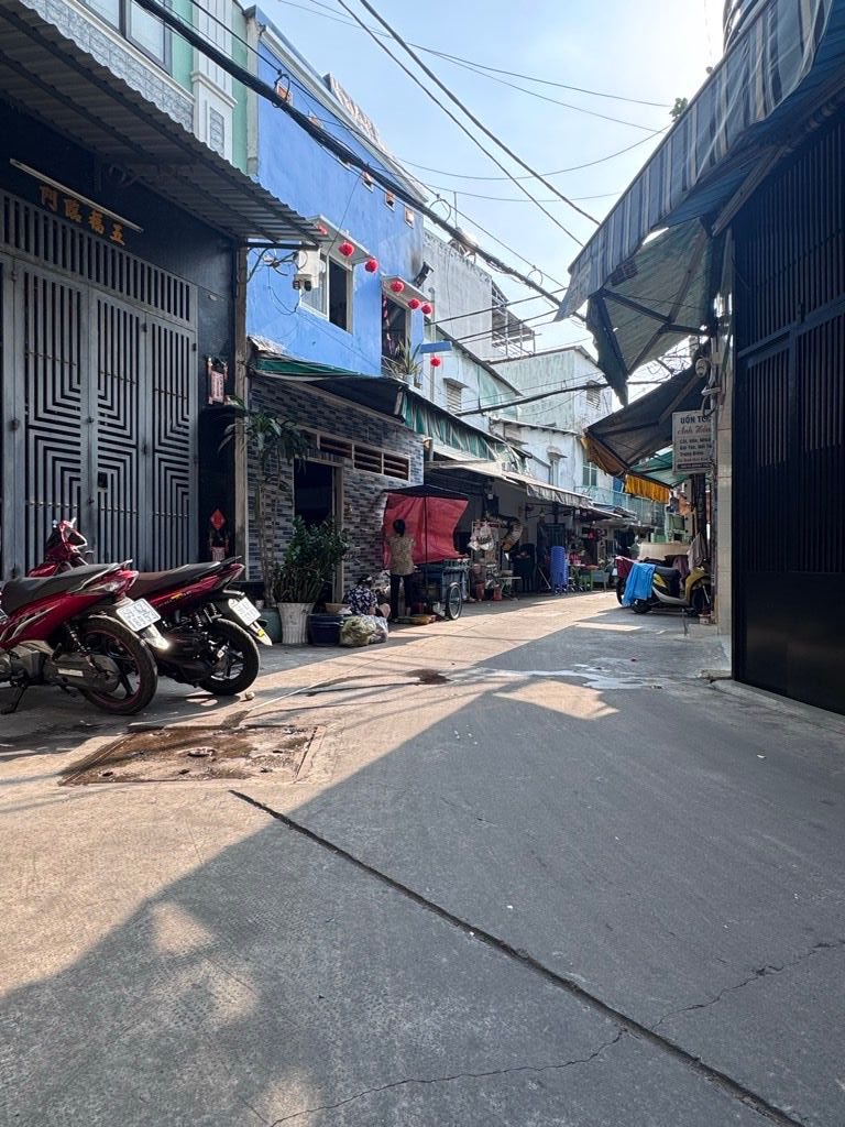 Bán nhà 4 tầng Phạm Phú Thứ, Bình Tiên, Quận 6, hẻm thông