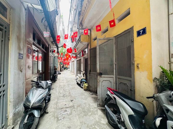 Bán nhà 5 tầng kiên cố tại Quan Nhân, ngõ 3m thông, kinh doanh, giá 9.5 tỷ