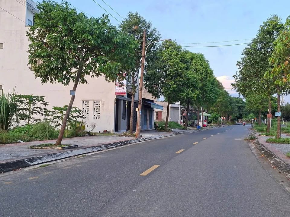 Bán 2 lô đất mặt tiền đường số 40, phường Tam Long, giá 2.4 tỷ