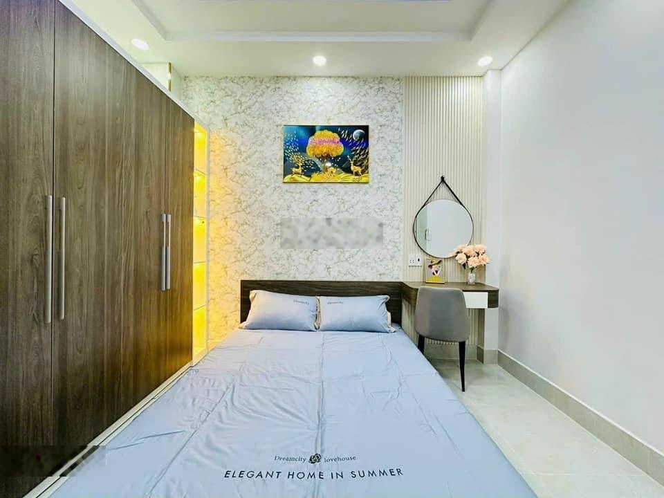 Nhà ngộp sang tên gấp 72m2/3 tỷ 700, HXH Phó Cơ Điều - P. 6 - Quận 11 đang cho thuê 22tr/tháng SHR