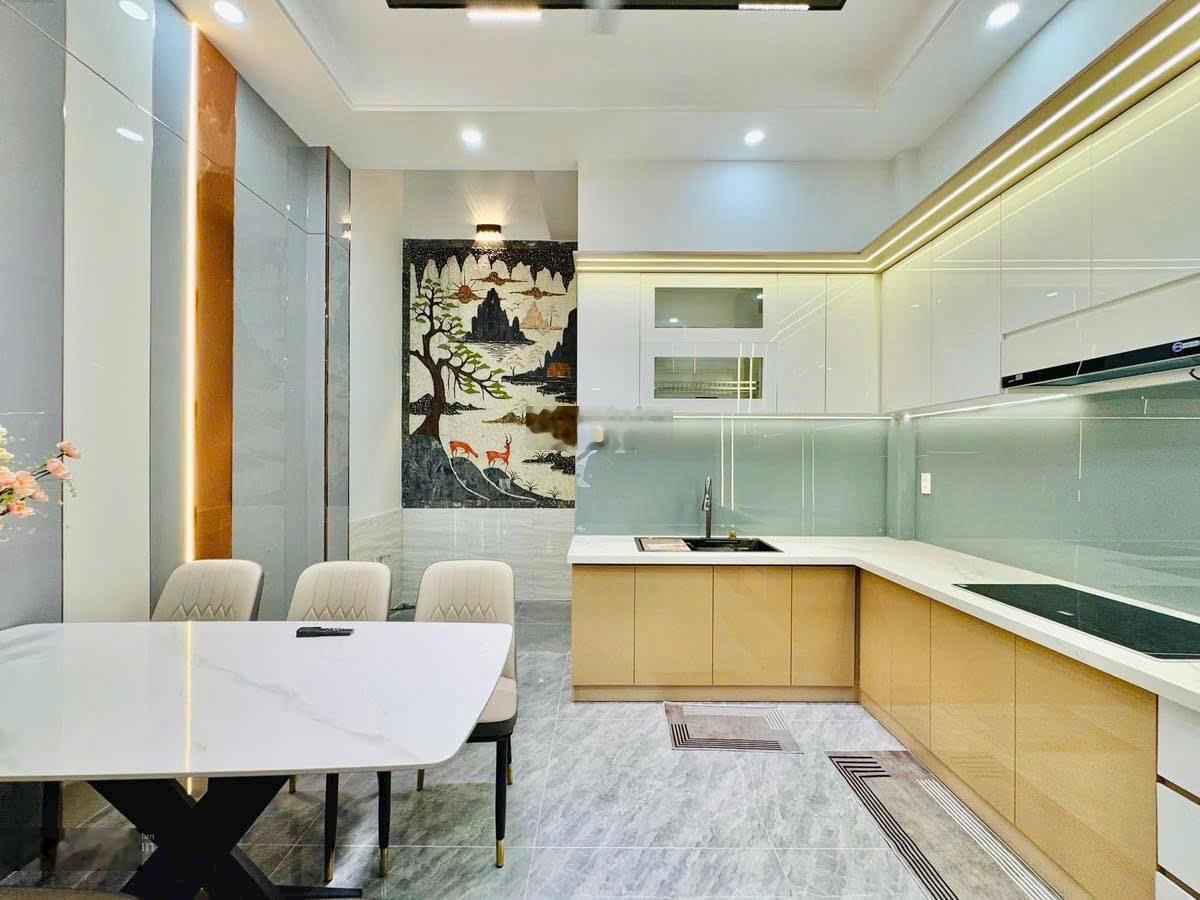 Tôi cần bán gấp căn Trần Kế Xương, Phú Nhuận giá 3tỷ8/ 52,7m2 hoàn công đủ. Có HĐ thuê 18 triệu/th