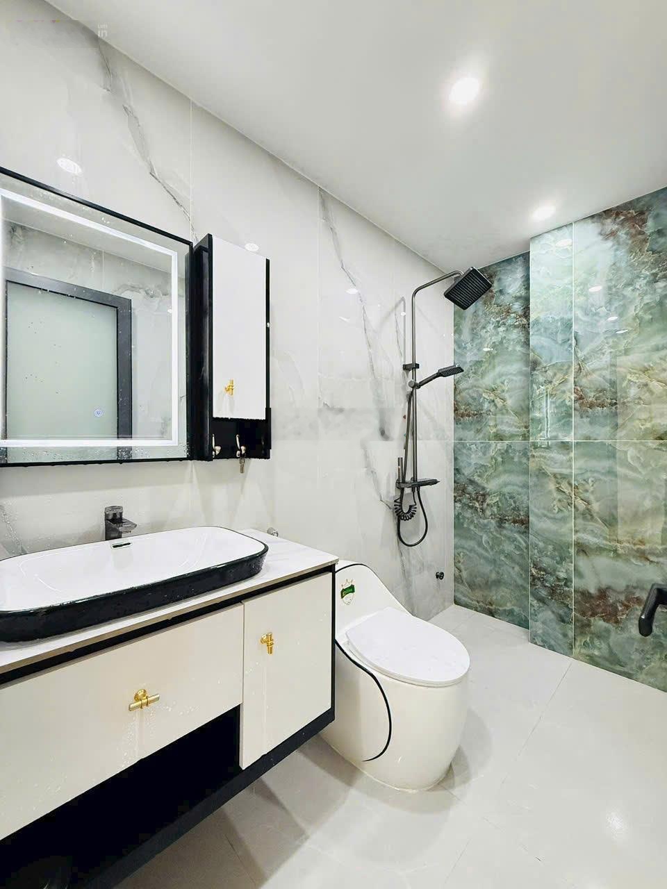 Bán nhà riêng 80m2 tại đường Cửu Long, Phường 2, Tân Bình. Xây 3 lầu. Gía 3 tỷ590tr