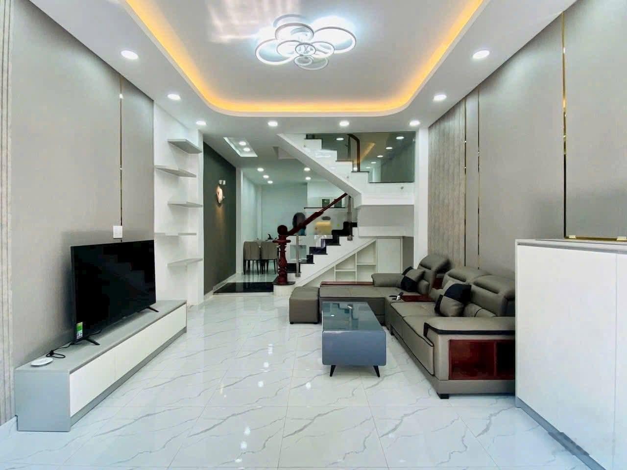 Nhà nhanh 43m2 đường Nguyễn Đình Chính, P15, Phú Nhuận. Giá 3 tỷ 200, sổ riêng, hẻm 5m, hoàn công