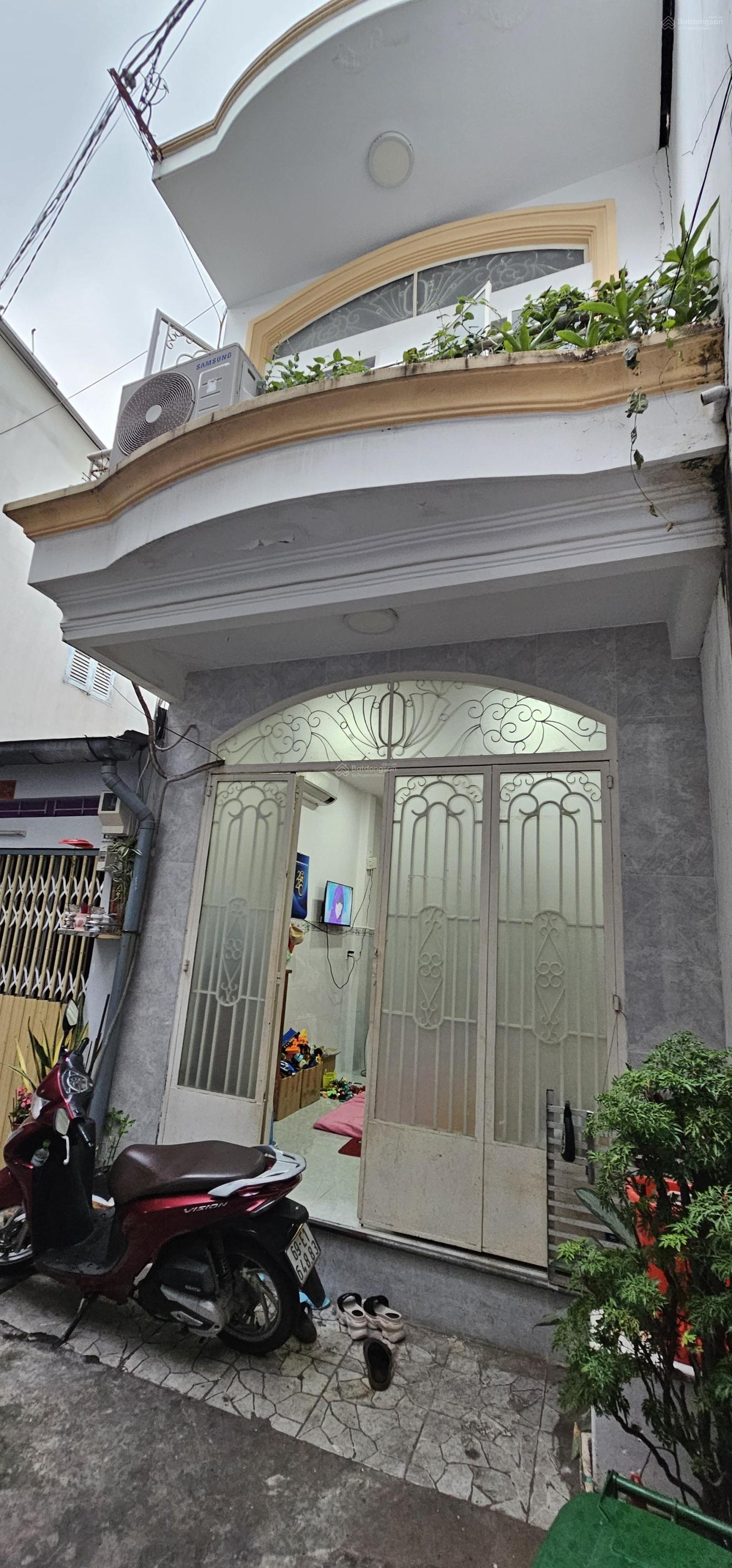 Quận 4, cách MT 80m, hẻm 3m, 1 trệt 1 lầu, 3,4x13m(sổ CN 38,5 m²), không quy hoạch, chỉ 3 tỷ 600tr