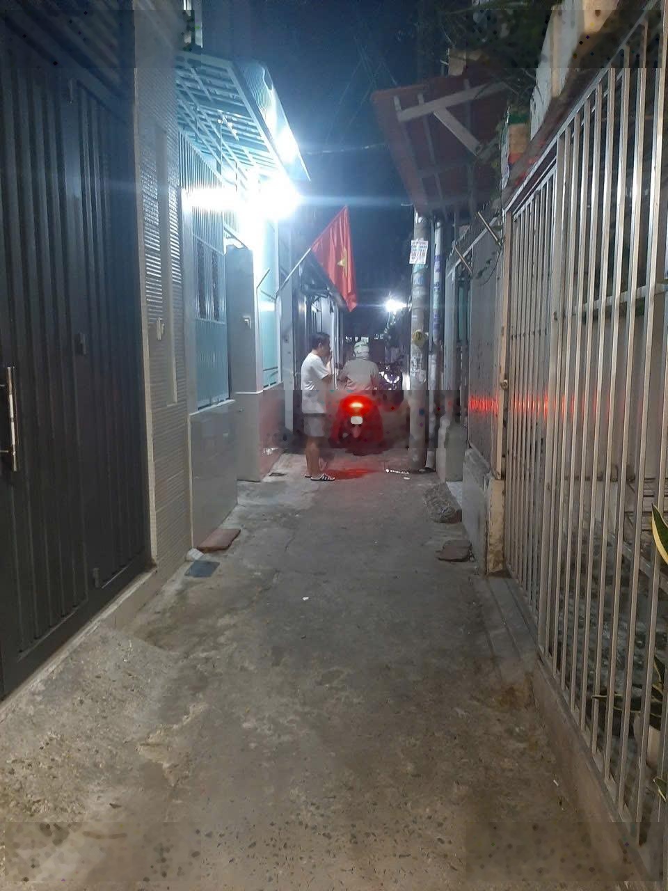 Siêu phẩm.P15 Tân Bình - Giáp Tân Phú - Kế Gò Vấp - Giá chỉ 4,490 Tỷ TL. Mô tả: Kết cấu: 1 trệt 1