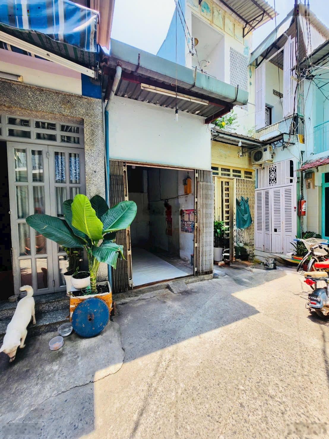 Bán nhà quận 4. hẻm trước nhà 4m. giá tốt chỉ 1 tỷ 750 (tl)