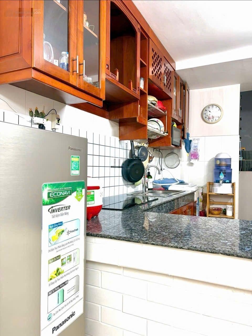 Bán NR tại Nguyễn Hồng Đào chỉ 4,8 tỷ, 30m2, 2PN, 2WC, 2 tầng