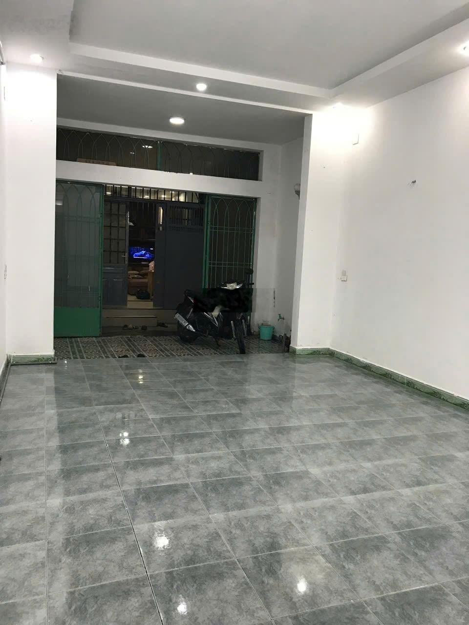 Xuất cảnh bán gấp - Bán nhà Trần Thánh Tông 53m² 2 tầng - 5.8 tỷ