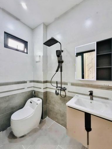 Bán gấp nhà đường Lê Tự Tài- P4-Phú Nhuận. 3tỷ5/74,9m2 gần chợ Nguyễn Đình Chiểu. Cho thuê 21tr/th