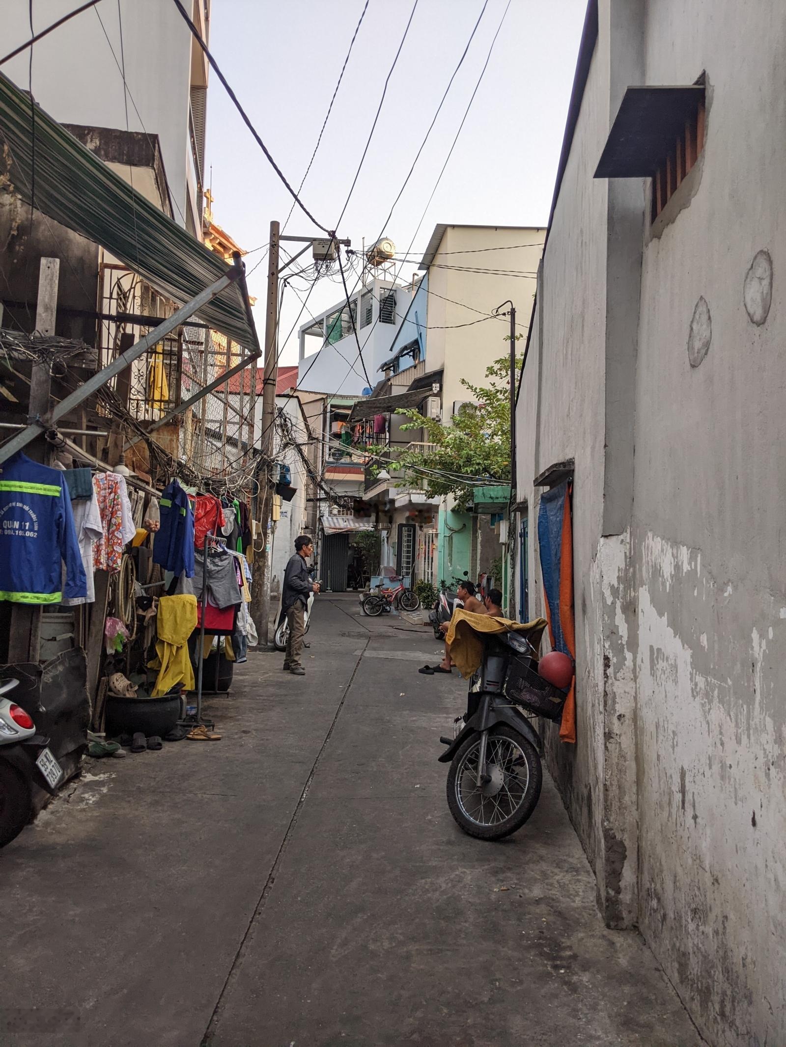 Nhà chính chủ q11 - bình thới - 2 tầng - 98m2 - sát hẻm ôtô - chỉ 5,x tỷ